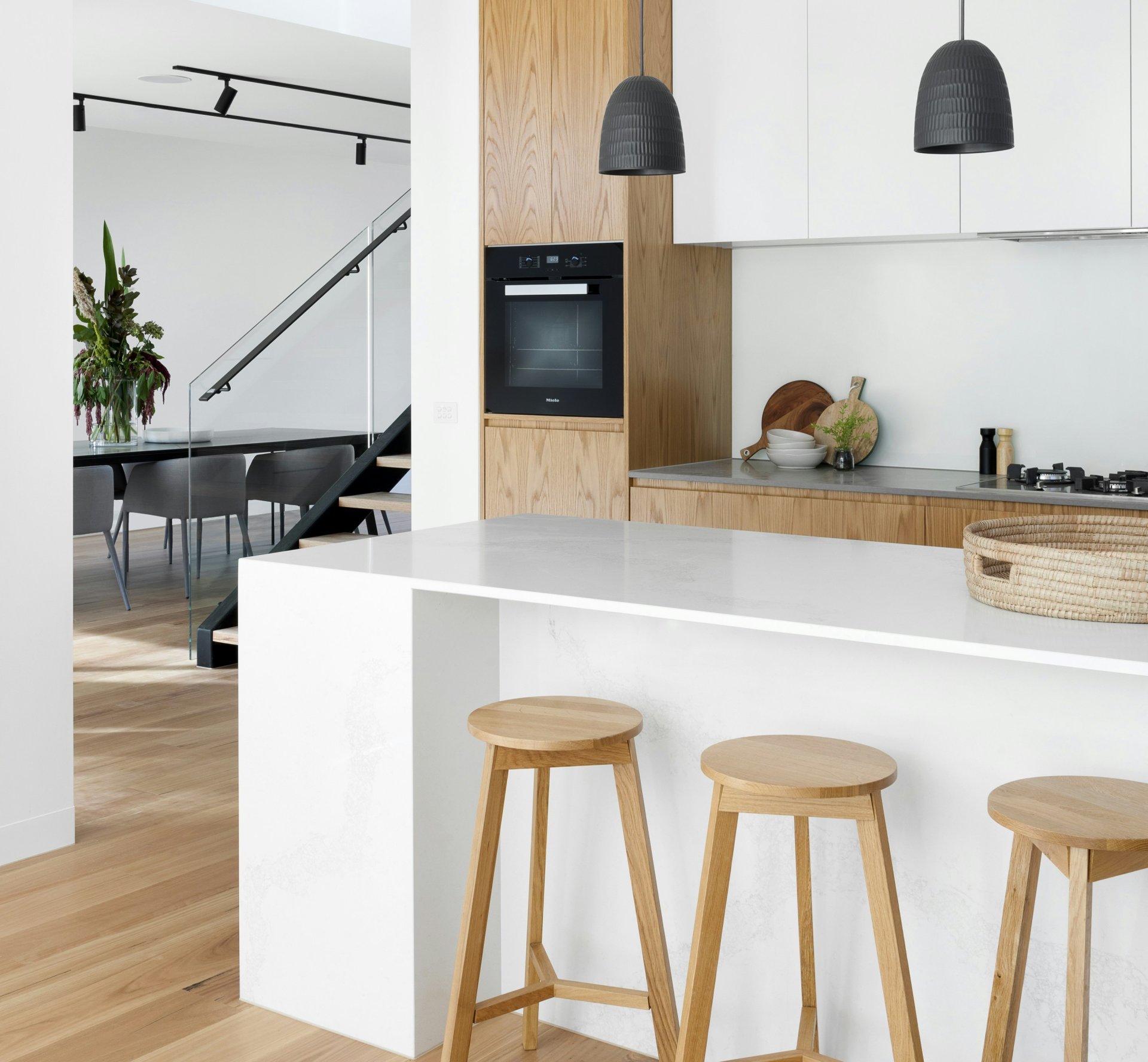 Pedra ou Marcenaria: Quem entra primeiro na obra?